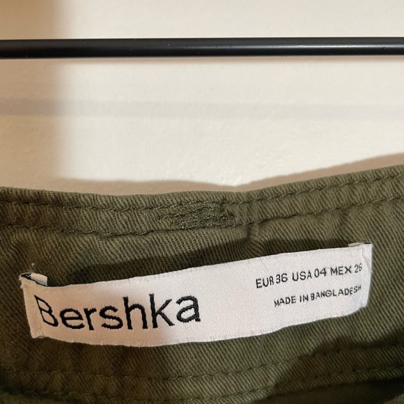 Bershka Cargo Pants Wide Leg Drawstring Olive Green Size 4 Utility Y2K - Picture 2 of 8
